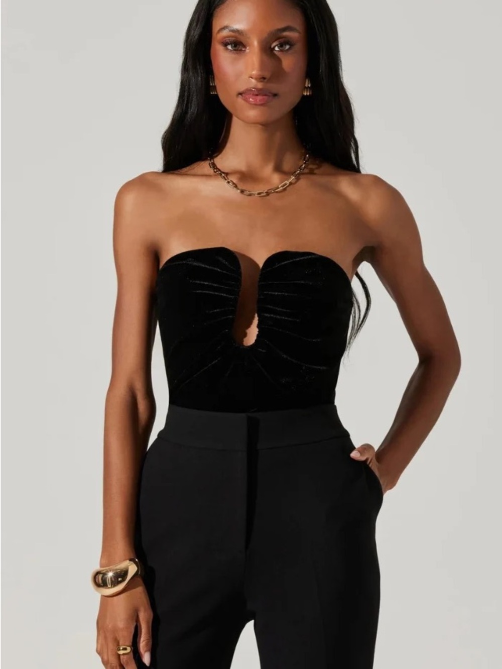Astr Sweetheart Velvet Strapless Plunge Bodysuit in Black
